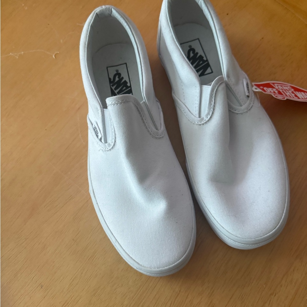 NWT Vans Classic Slip-On Shoes size 8.5Womens (no box)